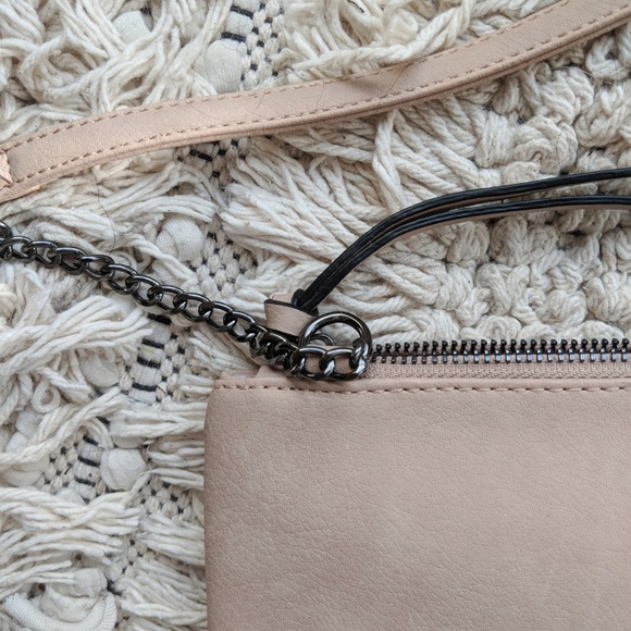 Blush crossbody shoulder bag with tassel detail - Picture 3 of 4